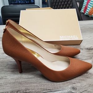 Michael Kors Light Brown Pumps Shoes. Size 9.5. Heels 3.5"